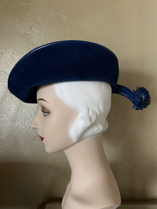 MOD 1960s\' NAVY VELOUR FELT HAT + VINYL EDGING & BACK STRIPS & \